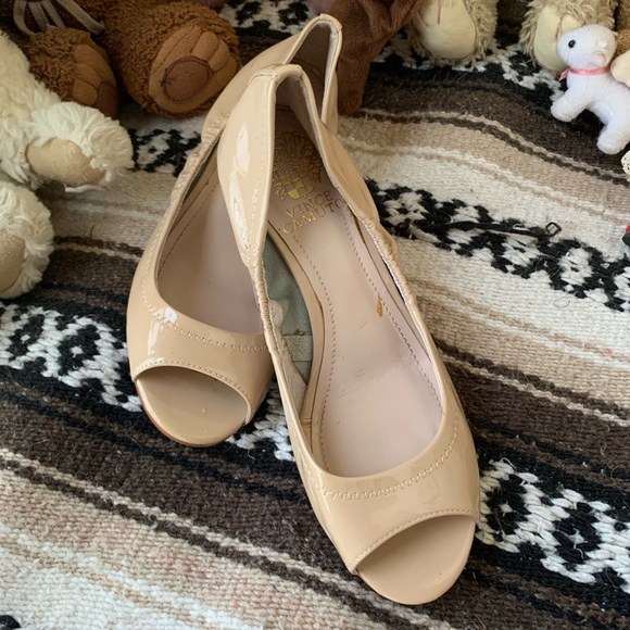 True to size VINCE CAMUTO wedges - Picture 2 of 4